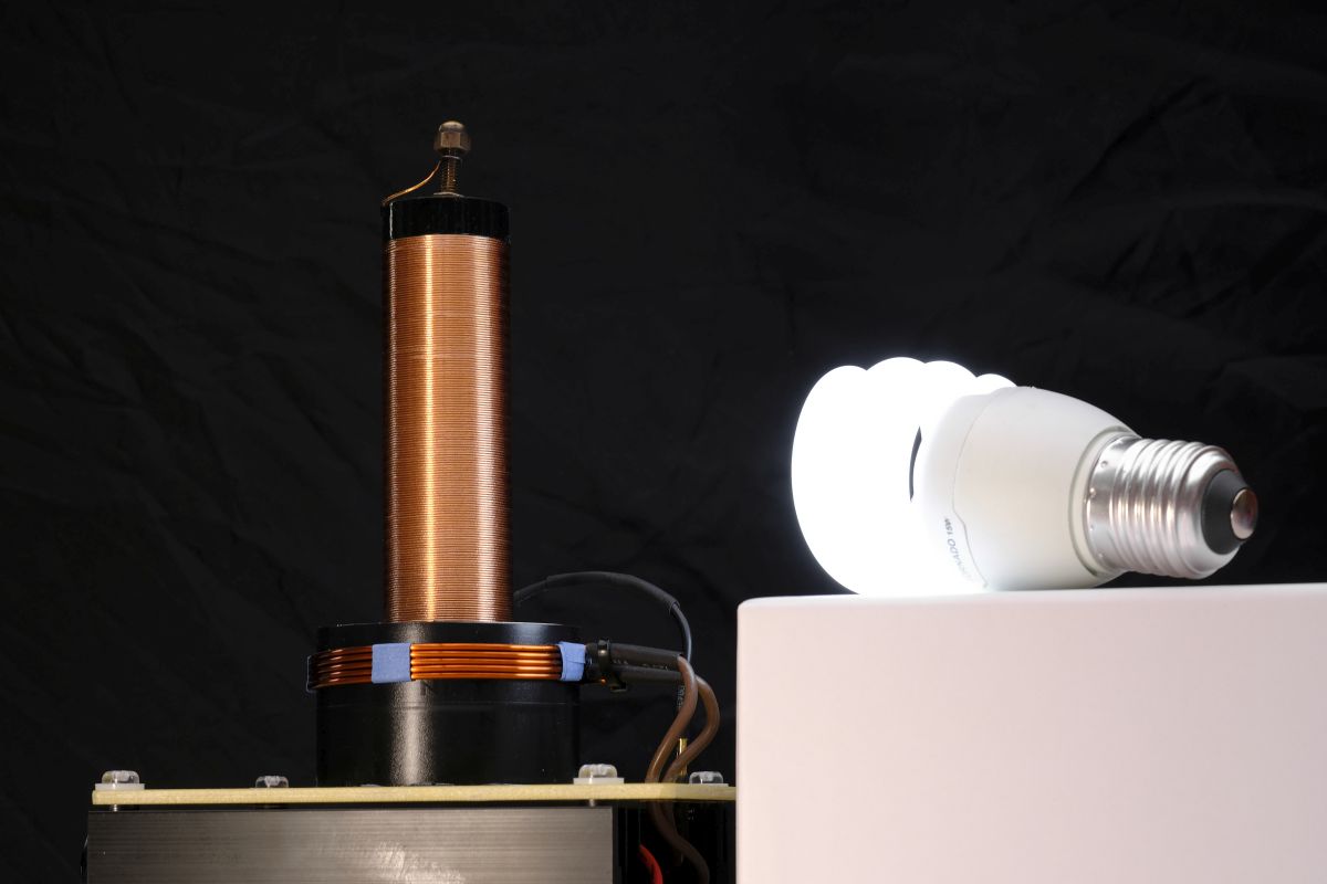 Wireless Lighting of CFL Lamp